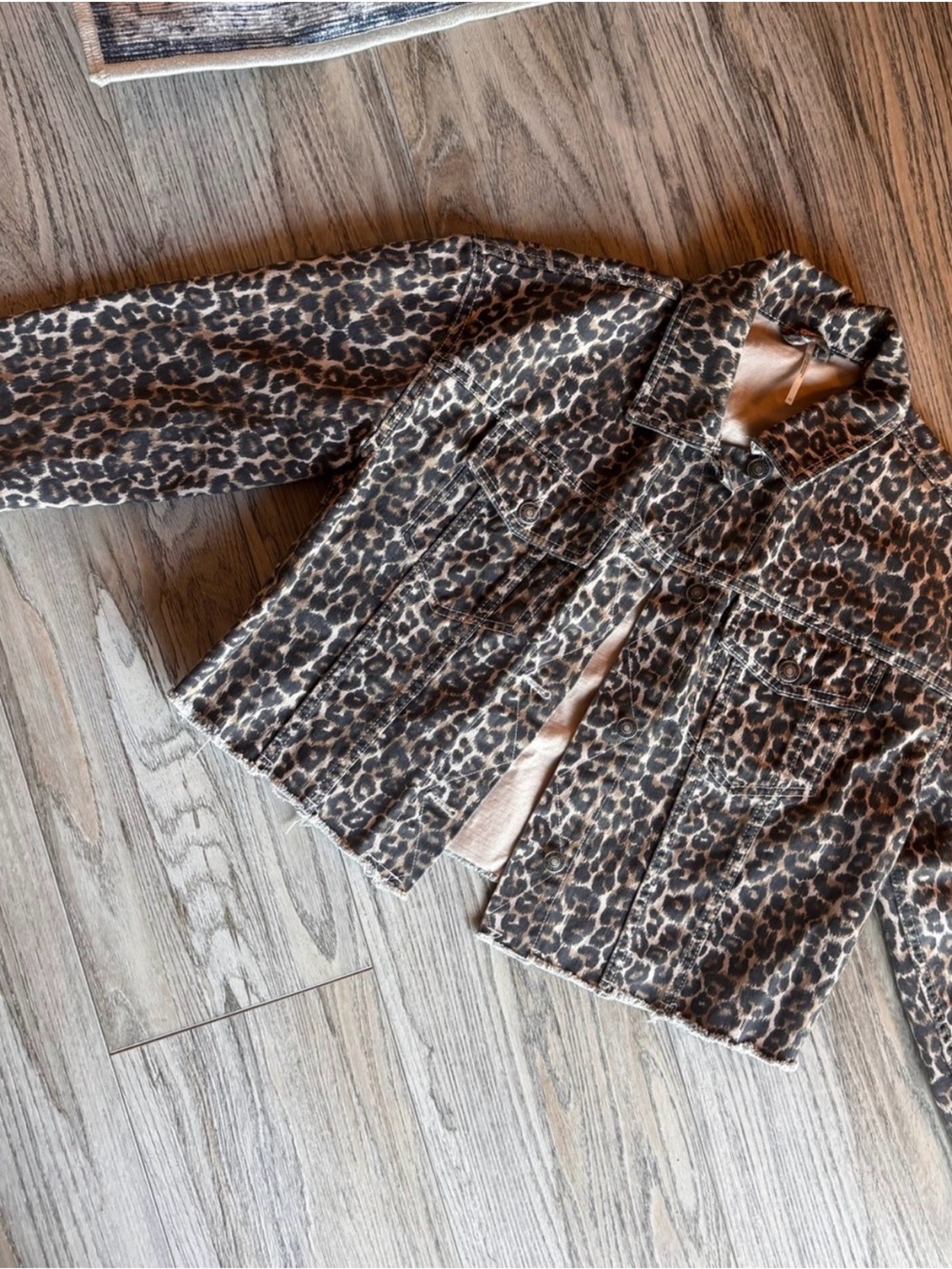 Free People Leopard Print Cropped Denim Jacket XS Raw Hem Animal Print - Picture 2 of 6
